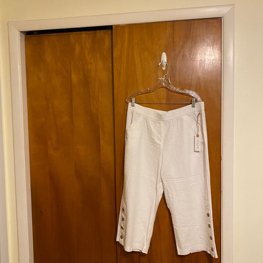 Land and Sea Women's (XL) White Cropped Wide Leg Buttons Side Relaxed Pants.